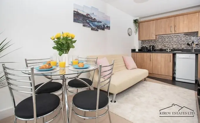 Poseidon Apartment - 1 Bed Flat - Heart of Town - Bar