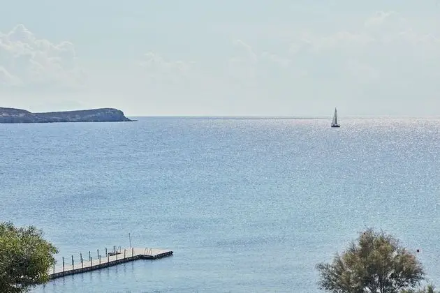 Poseidon of Paros - Dış Mekan