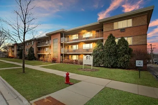 Posh 1BR Apartment in Arlington Heights - Dış Mekan