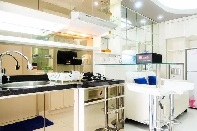 Posh 2BR Apartment at Bassura City near Shopping Mall - Mutfak