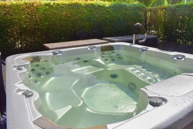 Posh Holiday Home in Alphen with Hot Tub - Spa