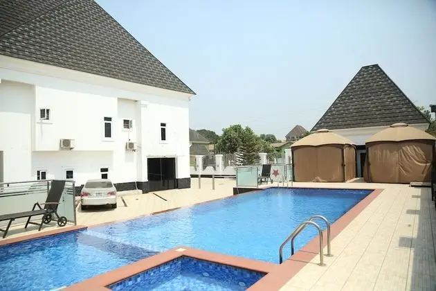 PoshLux Executive Hotel
