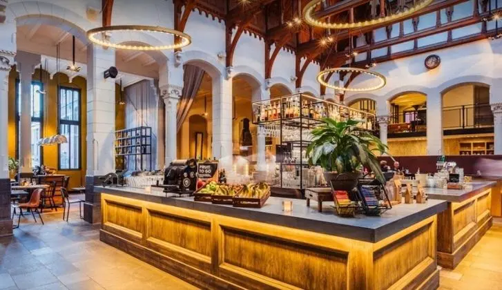 Post-Plaza Hotel & Grand Café