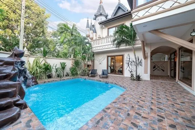 POTTER LAND Luxury Pool Villa Pattaya - Havuz