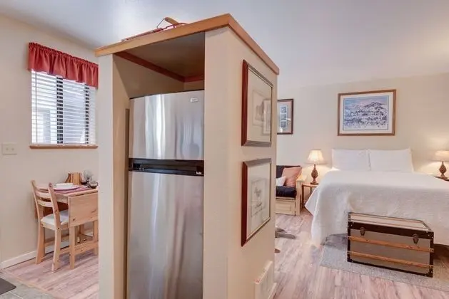 Powder Village Condo 8-B by Village Properties at Sunriver - Mutfak