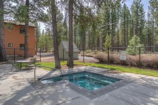 Powder Village Condo 8-B by Village Properties at Sunriver - Oda