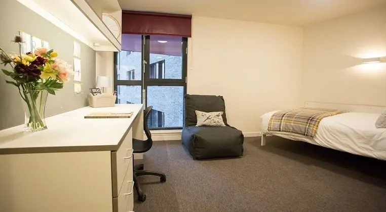 Powis Place - Campus Residence - Oda