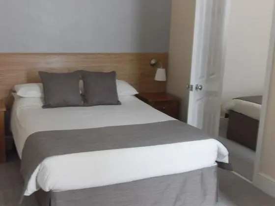 Powys Lodge - Guest House