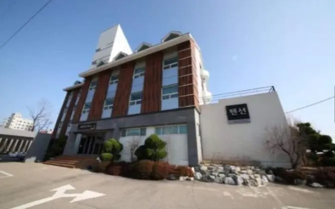 Prada Hotel & Pension