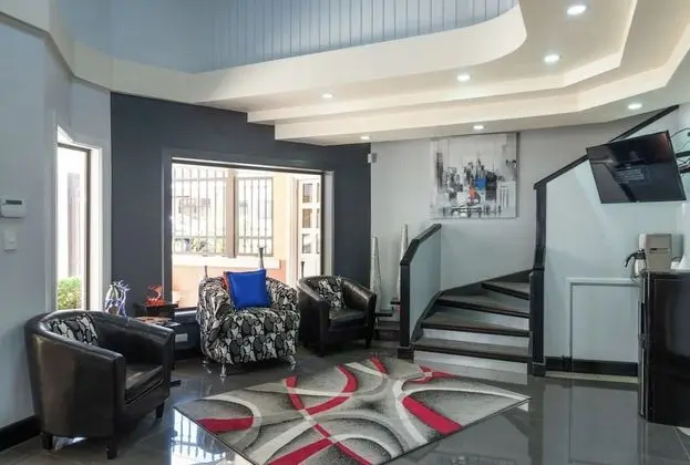 Prado Inn & Suites - Lobi