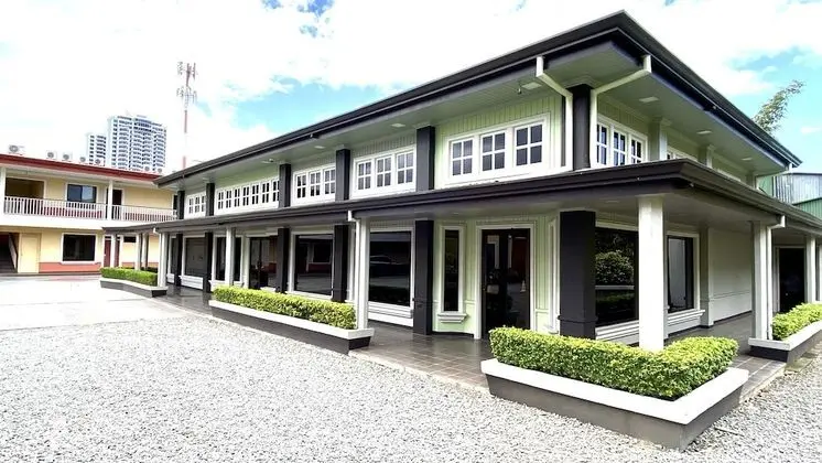Prado Inn & Suites - Lobi