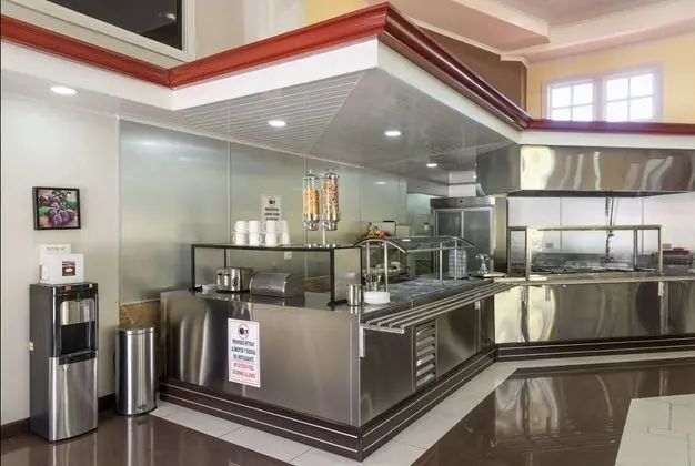 Prado Inn & Suites - Yerinde Yemek