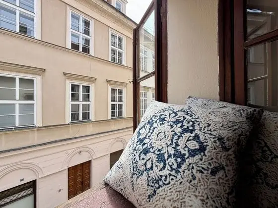 Prague Golden Age - Dış Mekan