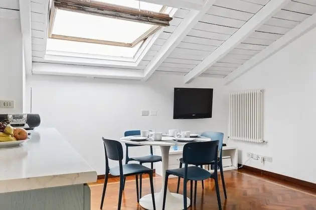 Pratello Elegante e Raffinata Mansarda