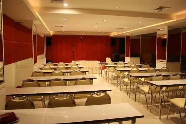 PRATUNAM HOTEL