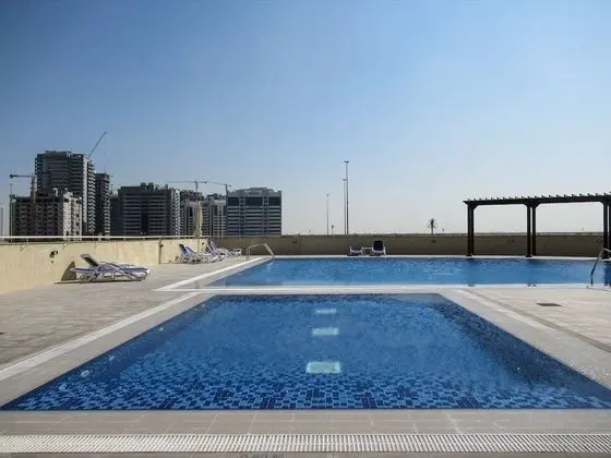 Premier 2BR Apartment in JVC Community - Sleeps 5!