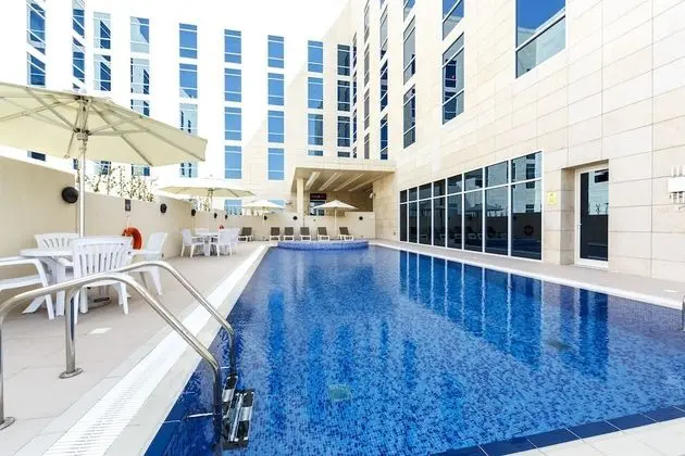 Premier Inn Doha Education City - Havuz