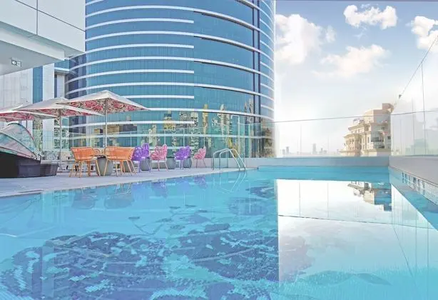 Premier Inn Dubai Barsha Heights - Havuz
