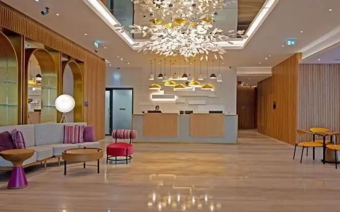 Premier Inn Dubai Barsha Heights - Lobi