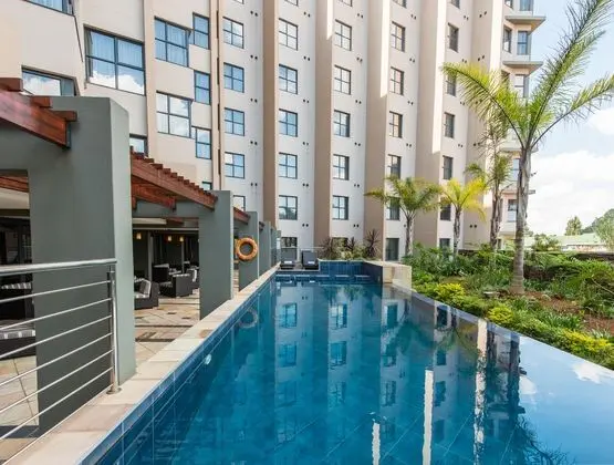 Premier Hotel OR Tambo - Havuz