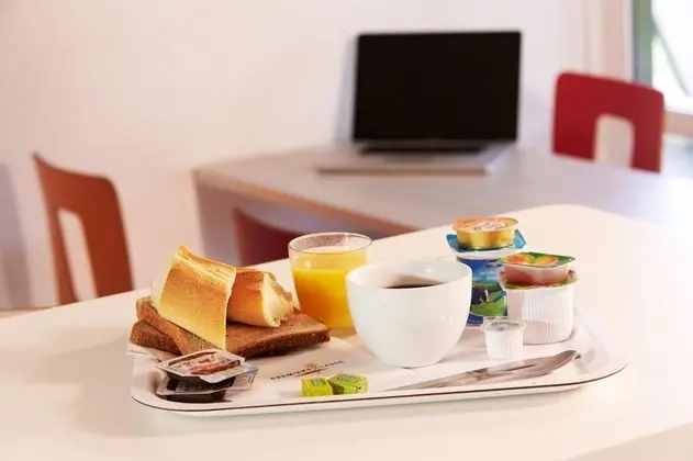 Premiere Classe Bourges (6 kms du centre-ville) - Kahvaltı