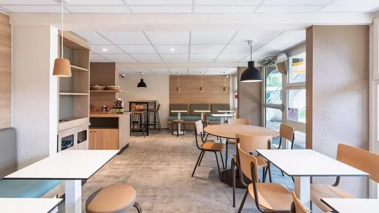 Premiere Classe Bourges (6 kms du centre-ville) - Lobi