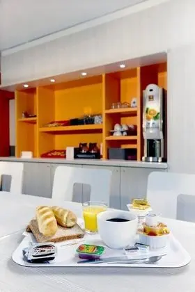 Première Classe Calais Centre - Gare - Kahvaltı