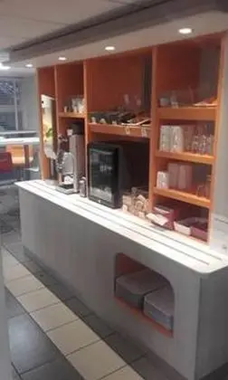 Hotel Première Classe Chalons-en-Champagne - Yerinde Yemek