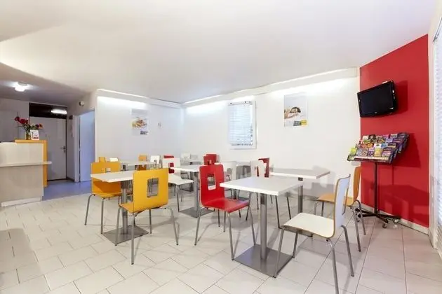 Première Classe Martigues - Yerinde Yemek
