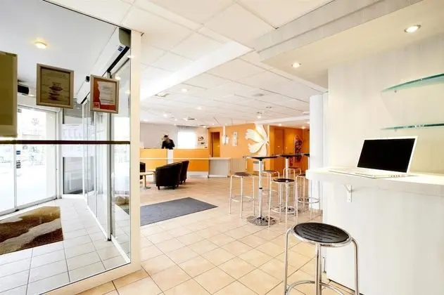 Premiere Classe Paris Ouest - Pont de Suresnes - Lobi