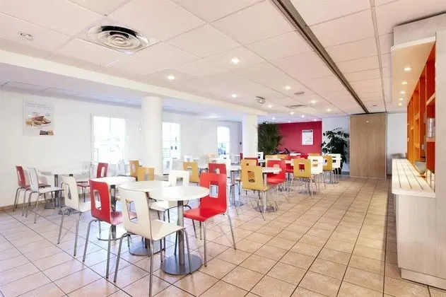 Premiere Classe Paris Ouest - Pont de Suresnes - Yerinde Yemek