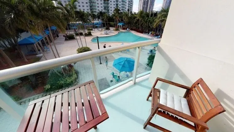 Premium 2 Bedroom +den Apartment Or-202