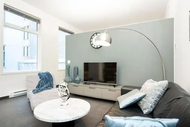 Premium 2BD Loft DT Prking Rooftop Patio BBQ Gym