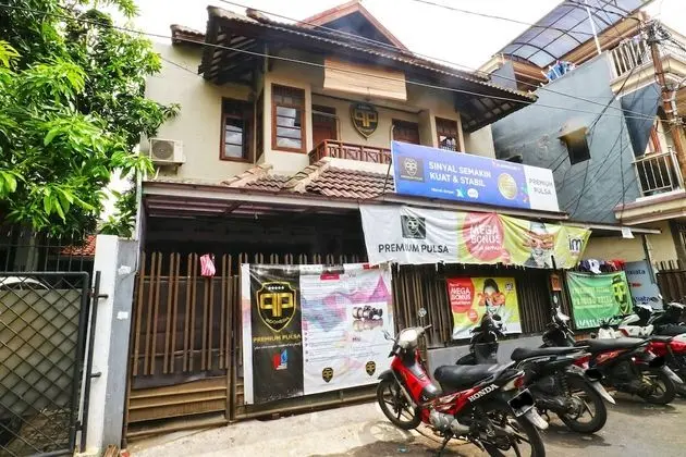 Premium Senen Guesthouse - Female Only