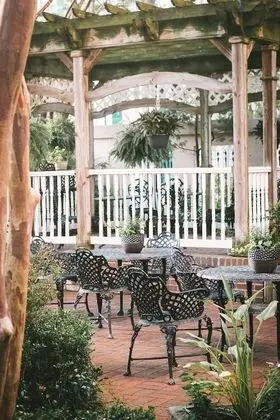 The Presidents' Quarters Inn - Dış Mekan