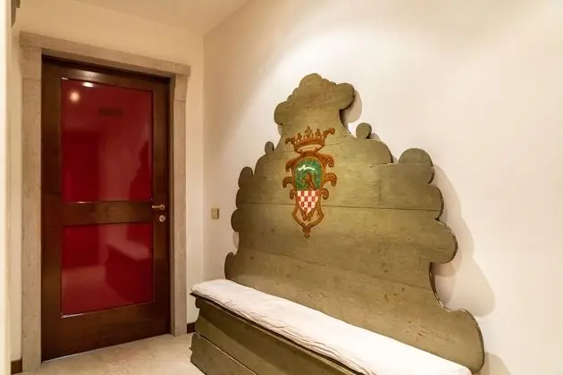 Prestigious Residence Brà with a turret overlooking Verona - Lobi