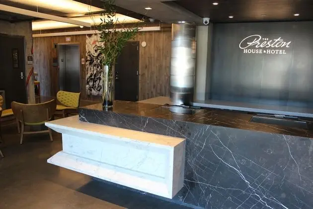 The Preston House & Hotel - Lobi