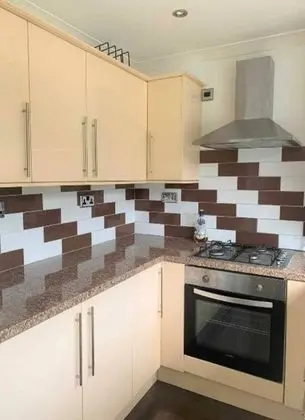Pretty 4 Double Bedroom Home With 3 Bathrooms - Mutfak