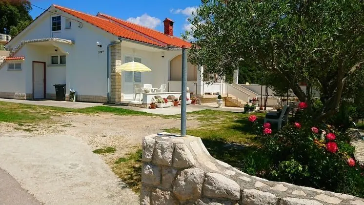 Pretty Apartment With Terrace, Island Rab - Dış Mekan