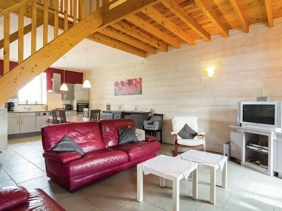 Pretty Cottage in Gimnee With Garden