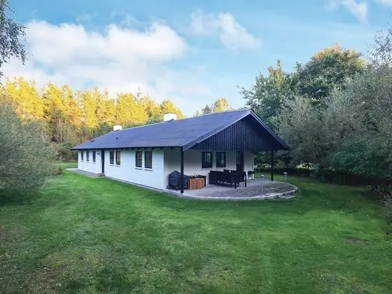 Pretty Holiday Home in Bindslev With Whirlpool