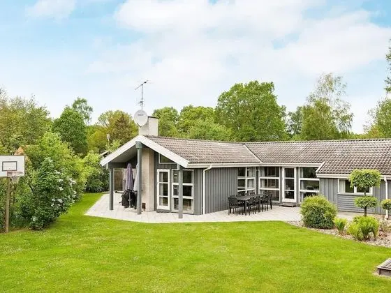 Pretty Holiday Home in Glesborg With Whirlpool