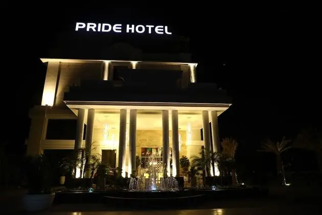 Pride Hotel & Convention Centre Indore - Dış Mekan