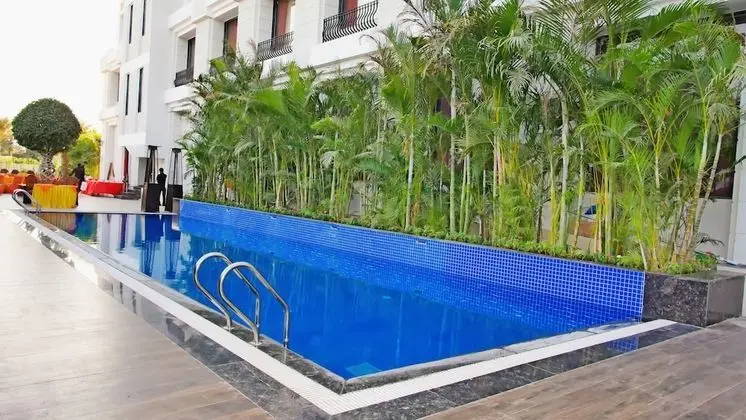 Pride Hotel & Convention Centre Indore - Havuz