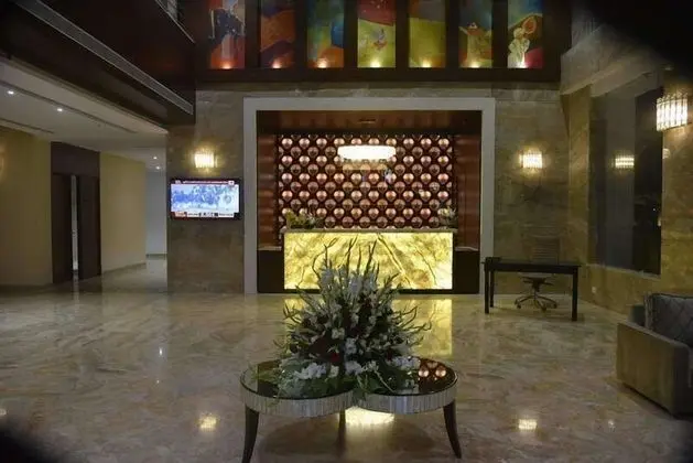 Pride Hotel & Convention Centre Indore - Lobi