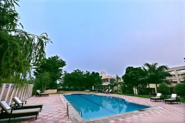 Pride Kadamb Kunj Resort - Bharatpur - Havuz