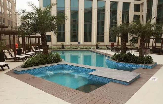 Pride Plaza Hotel Aerocity New Delhi - Havuz