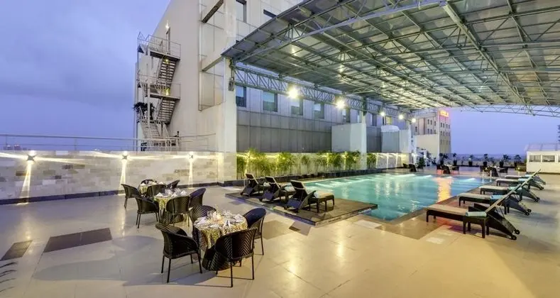 Pride Plaza Hotel, Kolkata - Havuz