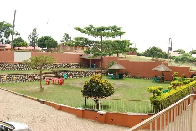 Pride Travellers Hotel - 1