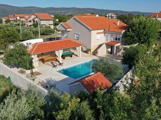 Villa in Pridraga With Swimming Pool and 5-person Jacuzzi - Havuz